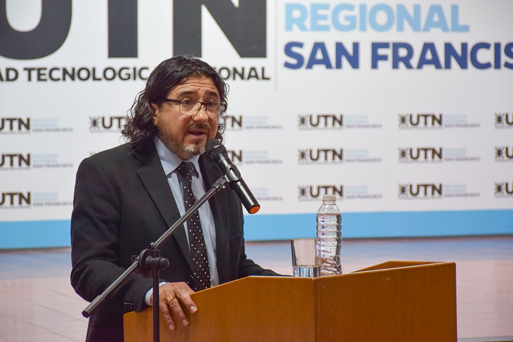 Decano Alberto Toloza: ''La Universidad pública sigue siendo el lugar por excelencia para el desarrollo profesional''