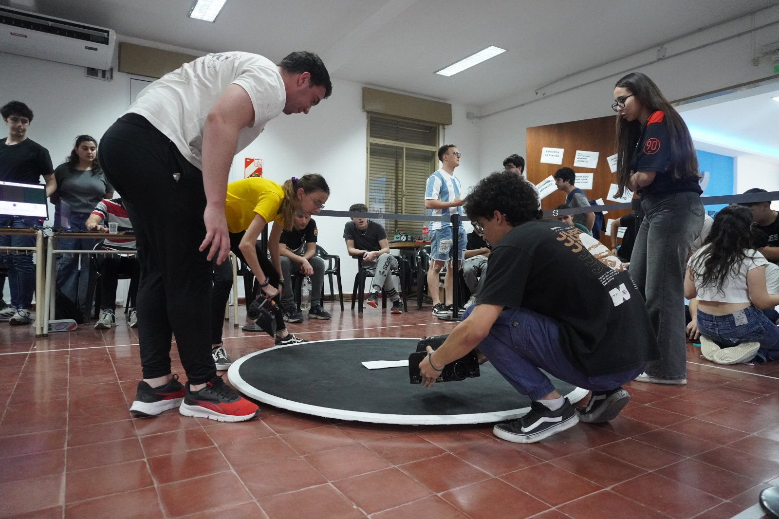 Unos 200 estudiantes participaron del Encuentro de Robótica UTN 2025