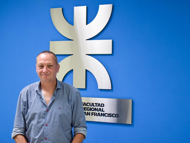 El Ing. Gustavo Yoaquino seguirá como Director del Departamento de Materias Básicas