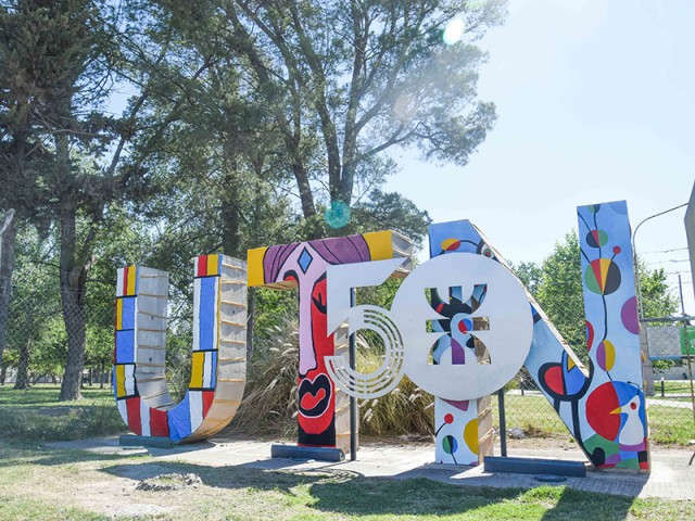 Mondrian, Picasso y Miró, presentes en las letras del frente de nuestra UTN