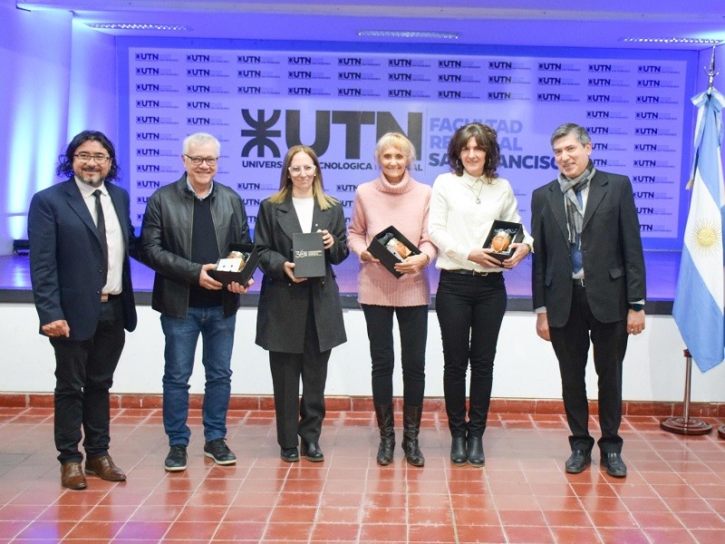 Con un acto emotivo, nuestra Facultad celebró los 30 años de Ingeniería Química