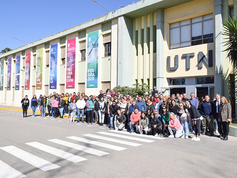 Encuentro con familiares de estudiantes que realizan el Seminario Universitario