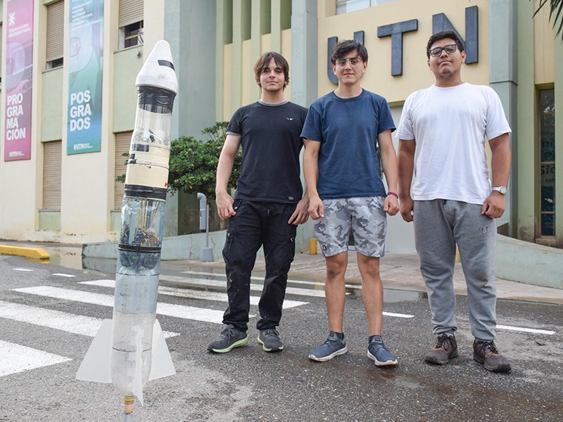 Estudiantes de Electrónica desarrollaron un satélite no orbital lanzado sobre un cohete