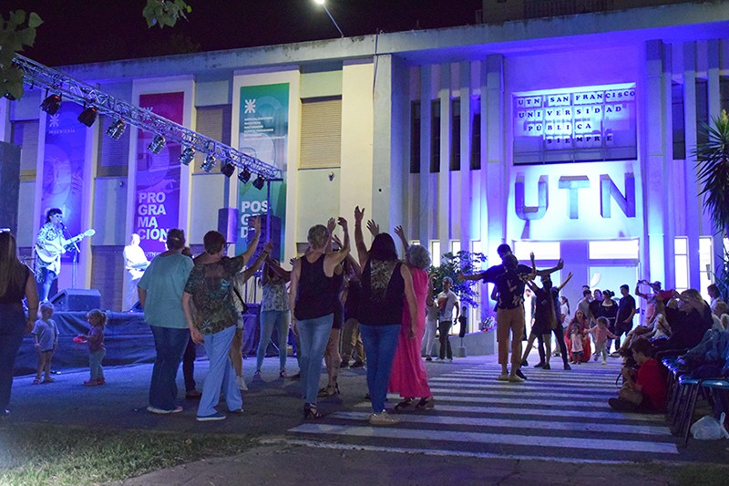 Con música, baile y arte se iniciaron los festejos del 55° aniversario de nuestra Facultad