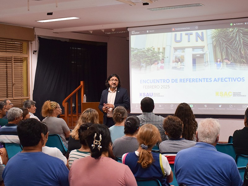 Interesante encuentro con referentes afectivos de jóvenes ingresantes de nuestra Facultad