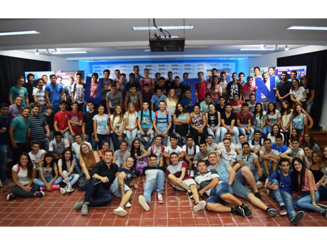 Un nutrido grupo de jóvenes comenzó el Seminario Universitario 2017