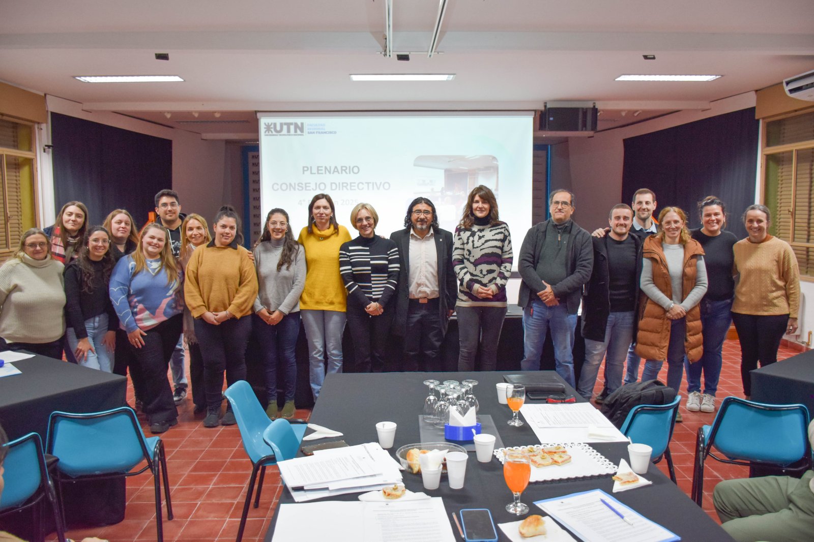 La Directora es la Dra. Alfonsina Ester Andreatta, mientras que la Codirectora es la Dra. María Eugenia Taverna. El equipo de Investigadores está integrado por el Dr. Matías Raspo, la Dra. Mónica Serra, la Dra. Paula Garnero, la Dra. Andrea Caula, el Dr. Raúl Marlatto, la Lic. Manuela Vázquez, la Dra. Carolina Aloisio y la Dra. María Belén Vignola. La Tesista Doctoral es Micaela Sanmartino. Como Becarias/tesistas doctorales participan Sofía Ruiz Miraglio, Miriam del Valle Ávila y Rocío Vaudagna. En tanto, los Estudiantes con beca son Luciano Neyra, Irina Trinidad, Agustina Scianca, Iván Alomo, María Belén Colombino, Lucía Pettiti, Rocío Martina, Jael Gamarra, Sofía Mirabet, María Celeste Cepeda y Trinidad Tessio.