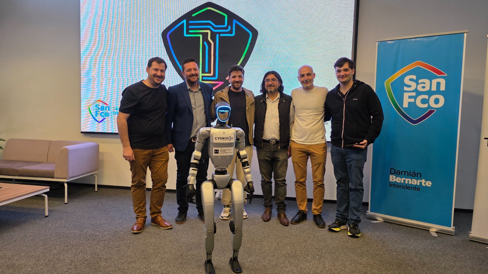 UTN San Francisco y la Dirección de Innovación organizaron una demostración de robots en la Tecnoteca