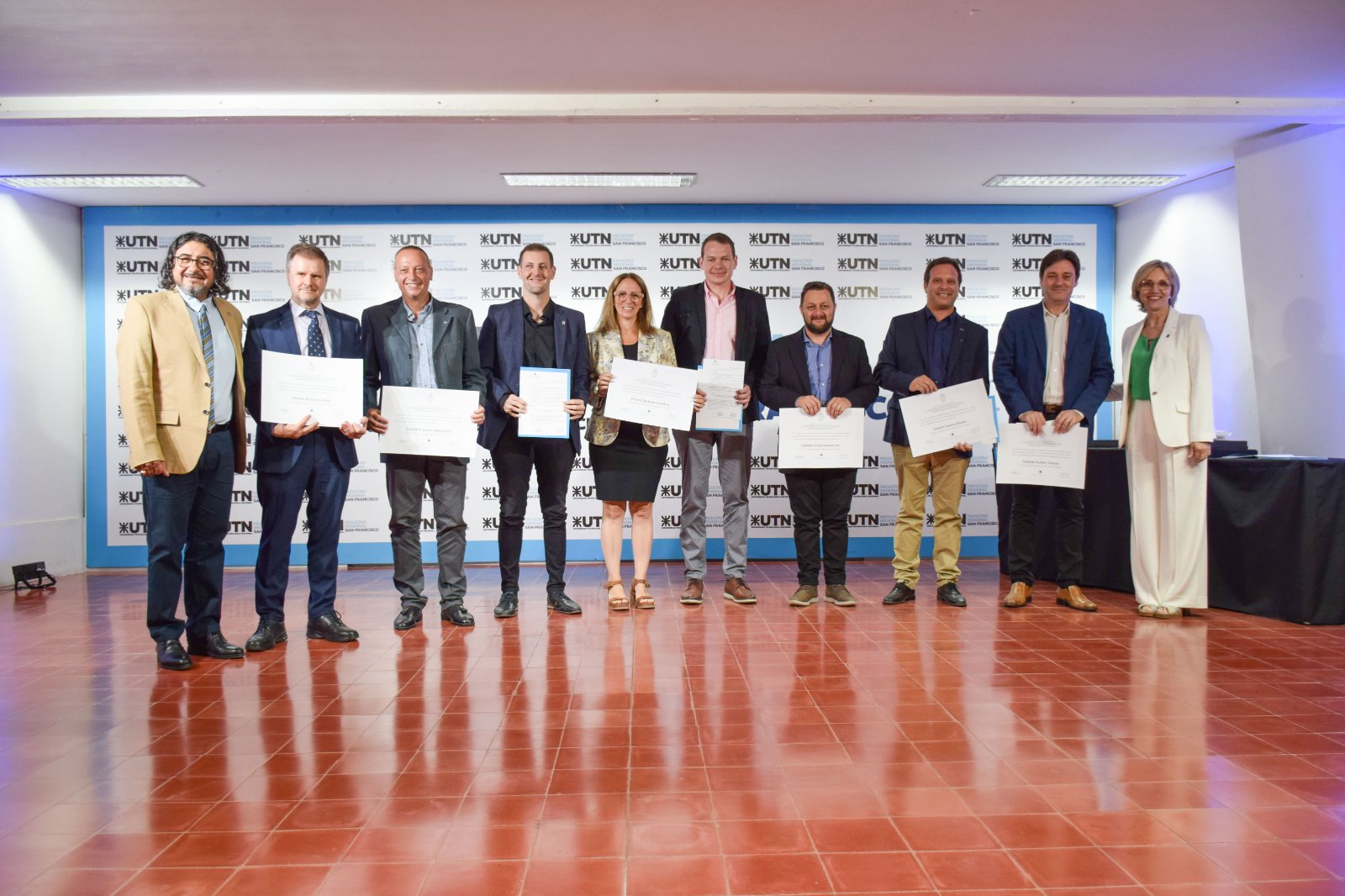 Los Directores de Departamentos salientes y entrantes