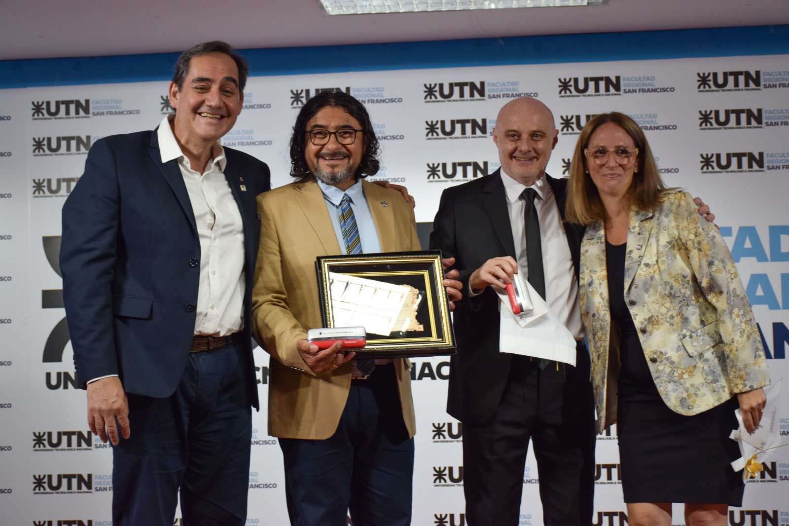 FAGDUT también distinguió a las autoridades del período 2025-2029