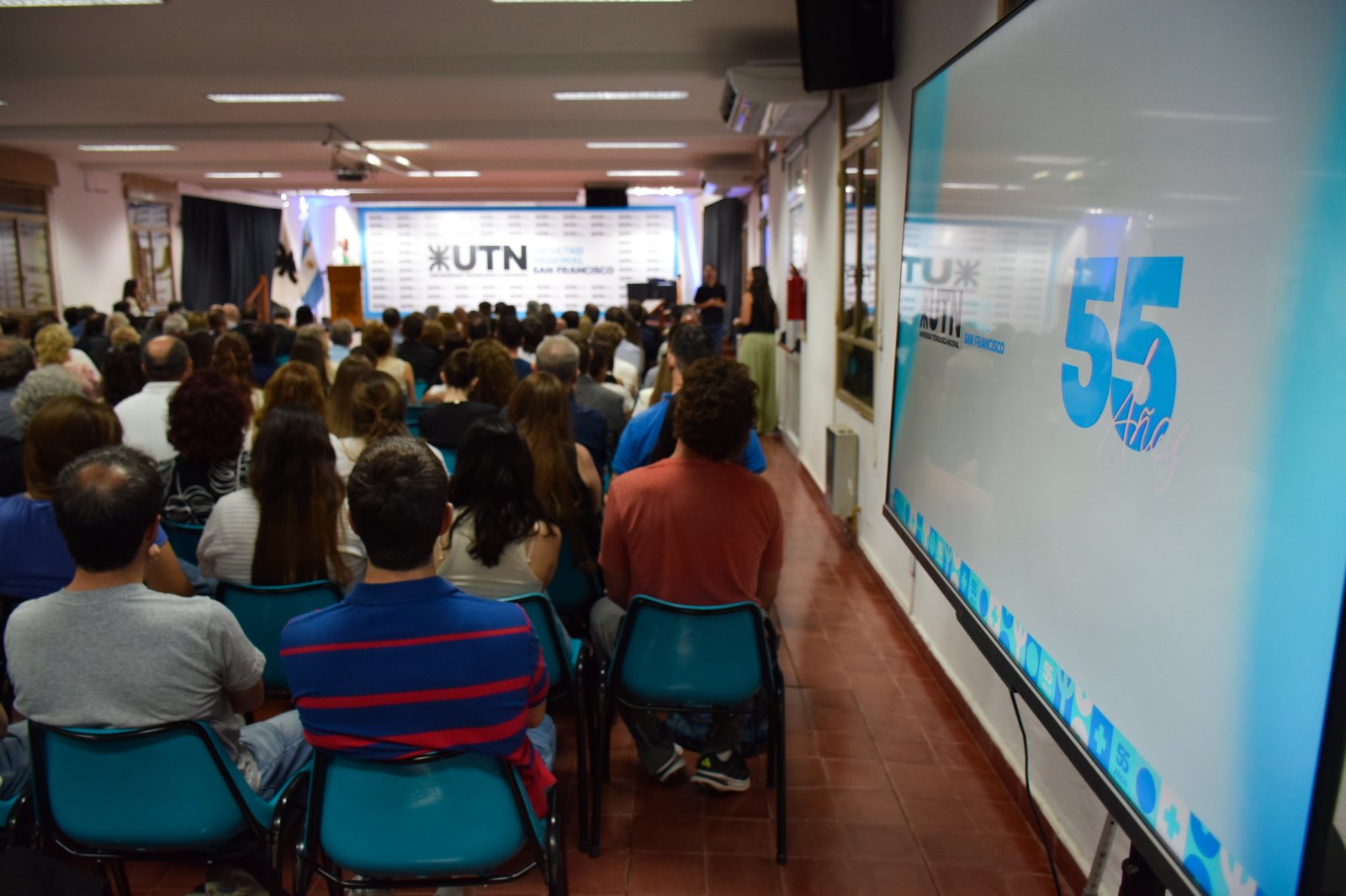 El salón actos estuvo colmado de personas que participaron de este importante acto institucional de nuestra Facultad