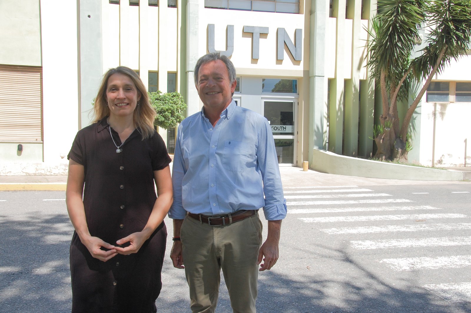 La Licenciada Vanina Fraire, Subsecretaria de Planeamiento Académico, y el Ingeniero Daniel Altina, Secretario Académico de UTN San Francisco